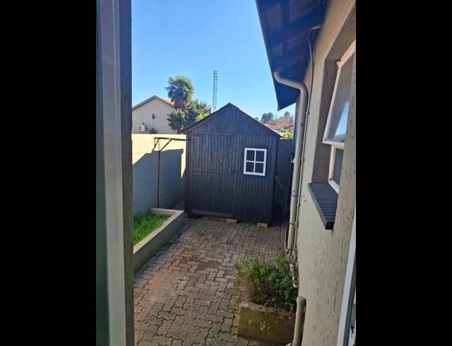 2 BEDROOM TOWNHOUSE FOR SALE IN VANDERBIJLPARK SE 3